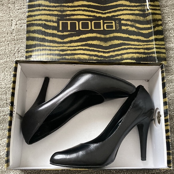 Moda Fire Black Pumps - Picture 8 of 9